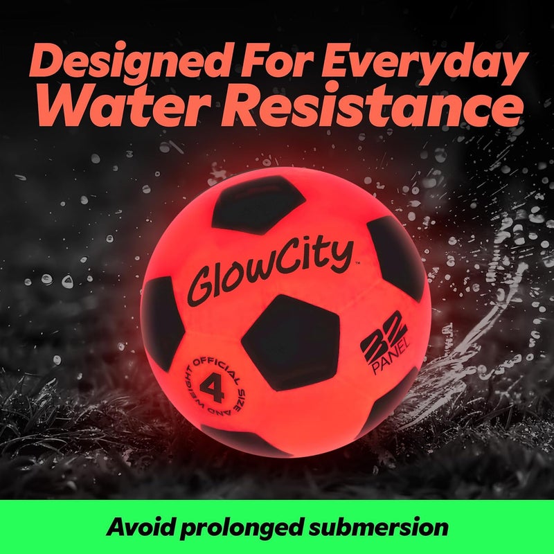 GlowCity كرة القدم المتوهجة من جلو سيتي، كرة تتلألأ في الظلام، حجم 4 كرة قدم LED المتوهجة، تعمل عند التأثير، متينة للعب في الهواء الطلق، هدية رائعة لأعياد الميلاد للأولاد والبنات والمراهقين من عمر 8-12+ - Image 3